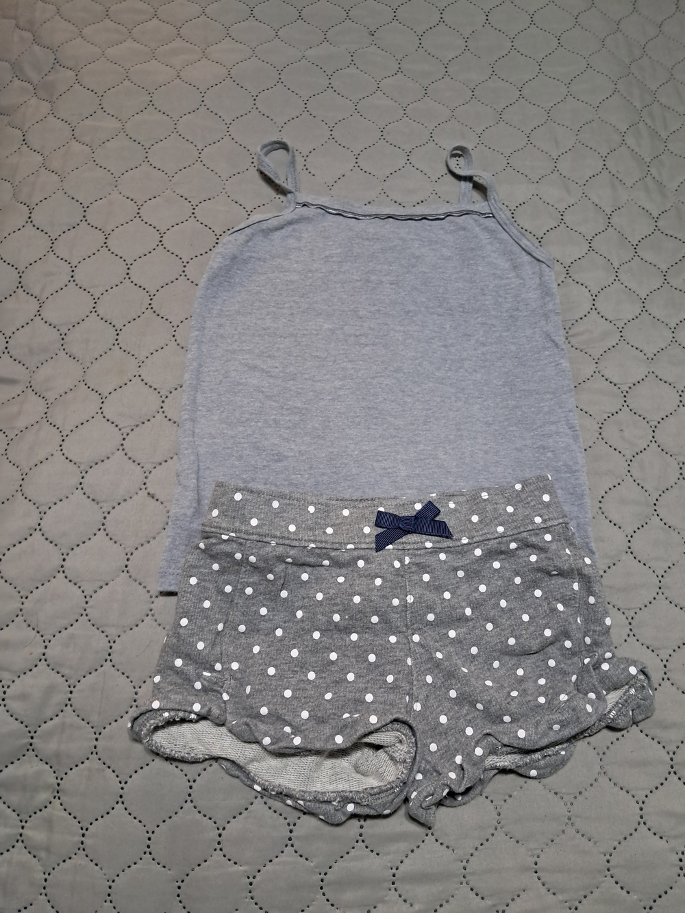 MAKE AN OFFER........Girls Gray Polka Dot Tank & Shorts Sleep Set